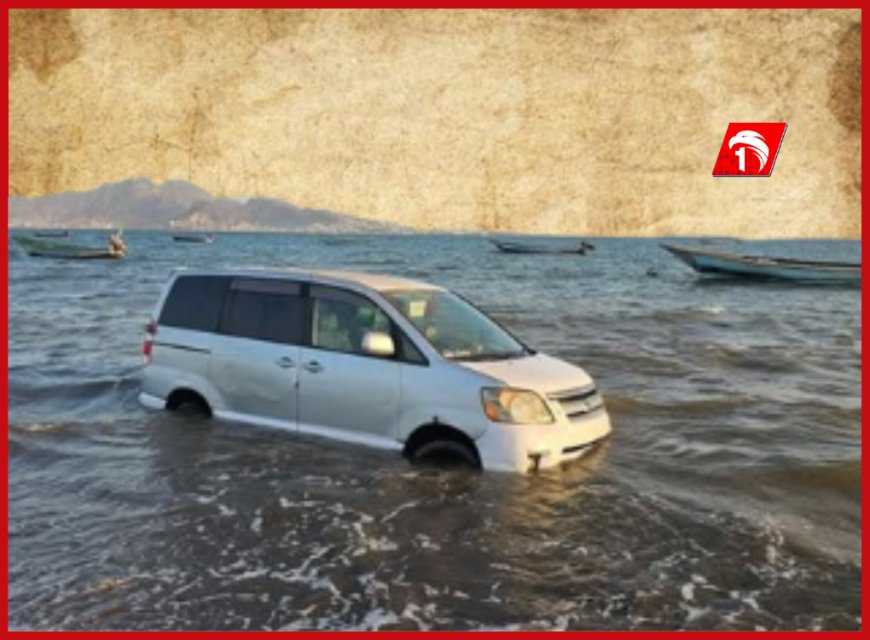 غرق باص في بحر ساحل الحسوة بعدن
