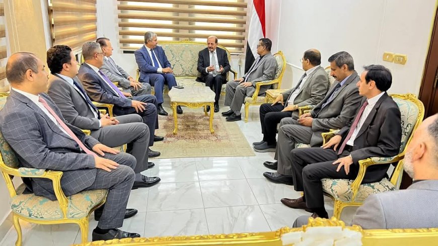 وزير الخارجية يزور السفارة اليمنية بالقاهرة