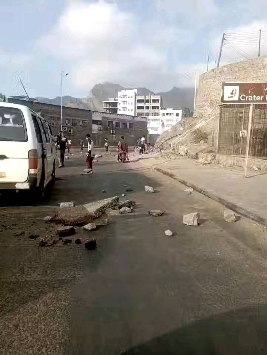 احتجاجات غاضبة في عدن بسبب استمرار أزمة الكهرباء