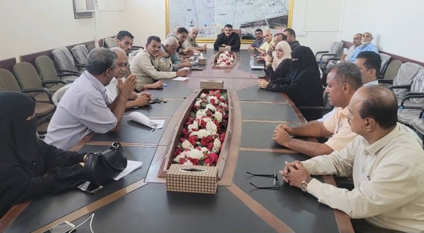 ترأسه مدير عام المديرية أحمد الداؤودي..تنفيذي المنصورة يناقش عدد من القضايا الخدمية والتنموية