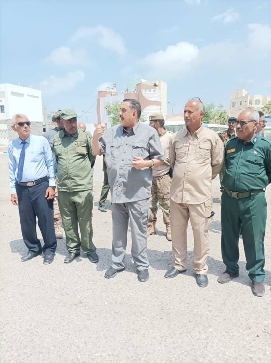 مدير أمن عدن يلتقي بالدفعة التدريبية ويؤكد على أهمية الاستفادة من العلوم الشرطوية والقانونية