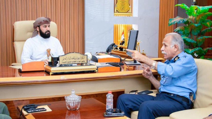 وكيل وزارة الأوقاف يلتقي مدير الجوازات بعدن ويشدد على تسهيل إجراءات الحج لجميع المواطنين في مختلف المحافظات