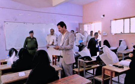 نائب وزير التربية"العباب" يدشن اختبارات الثانوية العامة بمأرب.