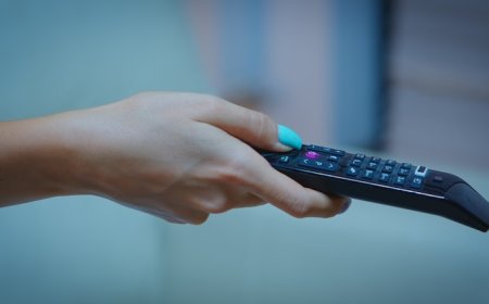 فتاة تقتل شقيقتها و السبب ريموت التلفاز