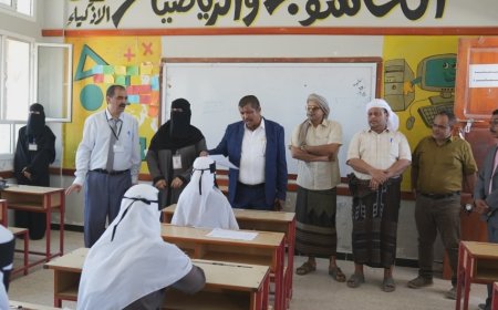 أمين عام محلي المهرة يدشّن امتحانات شهادة الثانوية العامة للعام الدراسي 2024 - 2025م