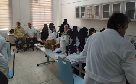 كلية الصيدلة بجامعة عدن تنظم دورة تدريبية في تقنيات الميكروسكوب