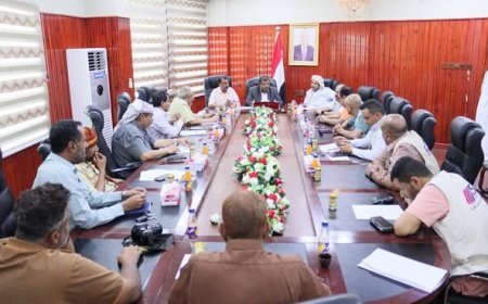 أمين عام محلي المهرة يناقش مع وفد منظمة UNOPS تنفيذ عدد من المشاريع الخدمية والتنموية