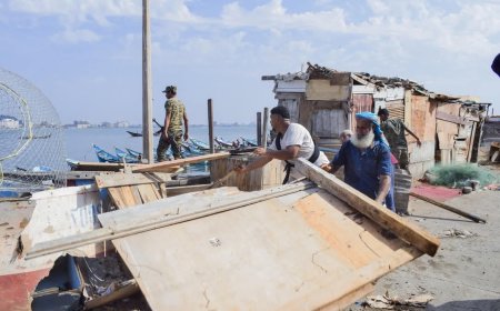 عدن.. تنفيذ حملة لإزالة الأكشاك العشوائية في منطقة البمبا بصيرة 