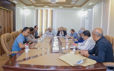 وزير النقل يناقش مع المستشار الفريق الصبيحي عدة قضايا متعلقة بمشروعي مطار عدن المستقبلي ومنفذ رأس العارة البحري