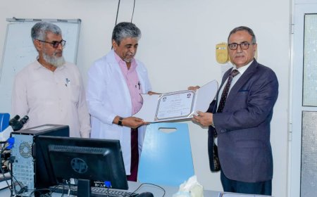 كلية الصيدلة بجامعة عدن تختتم دورة تدريبية في تقنيات الميكروسكوب