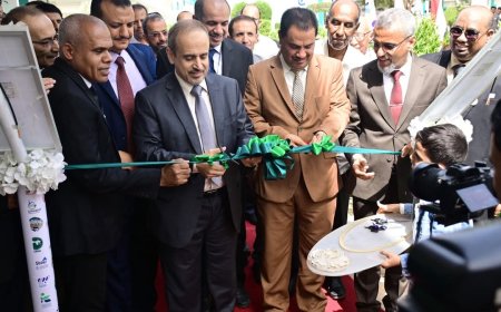 الوزير الوصابي يدشن ورش ومعامل تخصص "الطاقة الشمسية" بكلية المجتمع بسيئون.