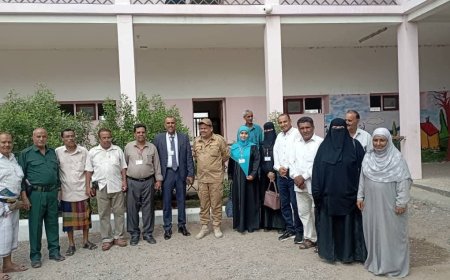 وكيل محافظ عدن لشؤون التعليم ، ومدير مكتب التربية والتعليم محافظة عدن يتفقدا سير الاختبارات لإنهاء شهادة الثانوية العامة بقسمية العلمي والأدبي للعام الدراسي 2024 - 2025م .