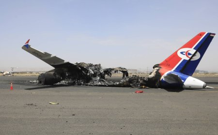 حكومة الشرعية : الطائرات التي تدميرها في مطار صنعاء لم تكن مؤمن عليها !