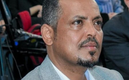 أسرة  المدير التنفيذي لمؤسسة معد كرب فتحي عبدربه  تدين  استمرار احتجازه منذ ما يقارب الشهر  في مقر قوات الحزام الأمني