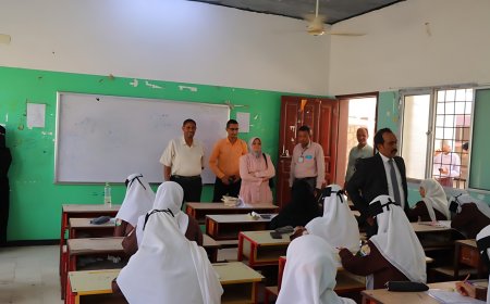 مدير عام خور مكسر عواس الزهري يتفقد سير امتحانات الثانوية العامة بالمديرية
