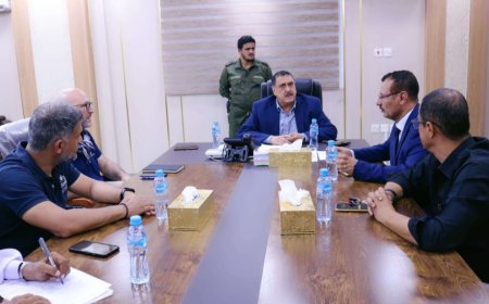 مدير أمن العاصمة عدن يبحث مع وفد من الإنتربول تعزيز التعاون الأمني ودعم الاستقرار