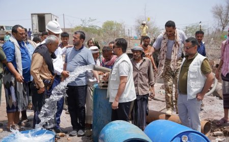 بدعم من طارق صالح.. خلية الأعمال الإنسانية تطلق مشروعي (مياه وملعب شبابي) في الوازعية بتعز