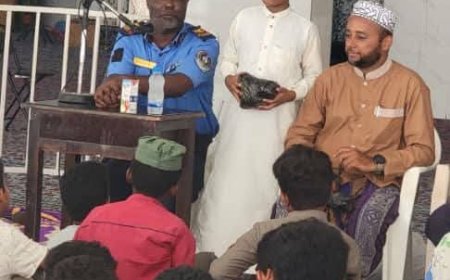 مدير شرطة السير بالشحر يلقي محاضرة توعوية حول السلامة المرورية