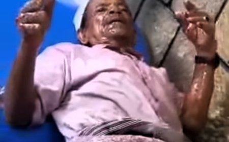 محافظة إب .. رجل أمن يحرق بائع حلويات بالزيت المغلي (فيديو)