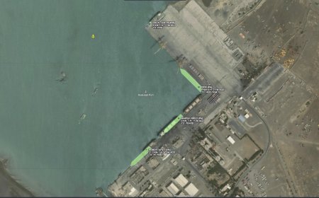 الحوثيون يتنصلون من مسؤوليتهم في ترميم سفن متضررة بغارات إسرائيلية بالحديدة