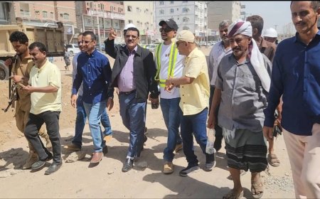 مدير عام المنصورة يتفقد مشروع إعادة تأهيل شارع الخمسين