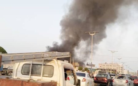 نشوب حريق هائل في مستودع وسط الغيضة بالمهرة