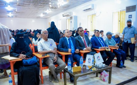 كلية اللغات بجامعة عدن تدشن مناقشة مشاريع التخرج البحثية لطلابها