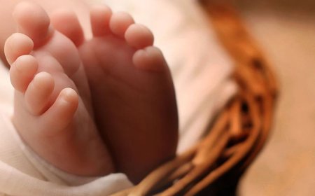 عائلة عربية تعرض طفلتها الصغيرة للبيع .. و السلطات الأمنية تتحرك ( صورة )