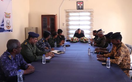 مدير الأمن والشرطة بساحل حضرموت يعقد اجتماعًا أمنيًا لمناقشة الخطة الخاصة بعيد الأضحى المبارك ويشدد على رفع الجاهزية