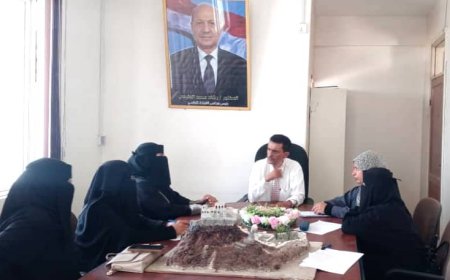 مدير عام "القاهرة" يناقش مع عدد من الناشطات قضايا الخدمات والعمل المجتمعي