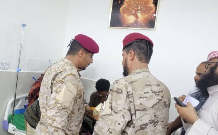 قائد اللواء الثاني “مشاه حزم” يزور جرحى هجوم الحوثي على قرى المسمير ويعد برد قاسي