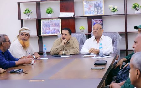 العميد جبر يترأس اجتماعًا أمنيًا موسعًا لمدراء أقسام البحث الجنائي لضمان أمن عيد الأضحى في العاصمة عدن.