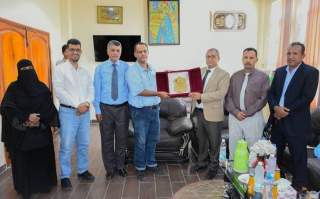 تقديرًا لجهوده في خدمة التعليم والبحث العلمي،،  جامعة عدن تُكرِّم الدكتور محمد صالح عُبادي