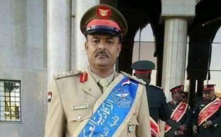 مدير عام شرطة محافظة البيضاء يعزي في وفاة العميد الخضر الصبري