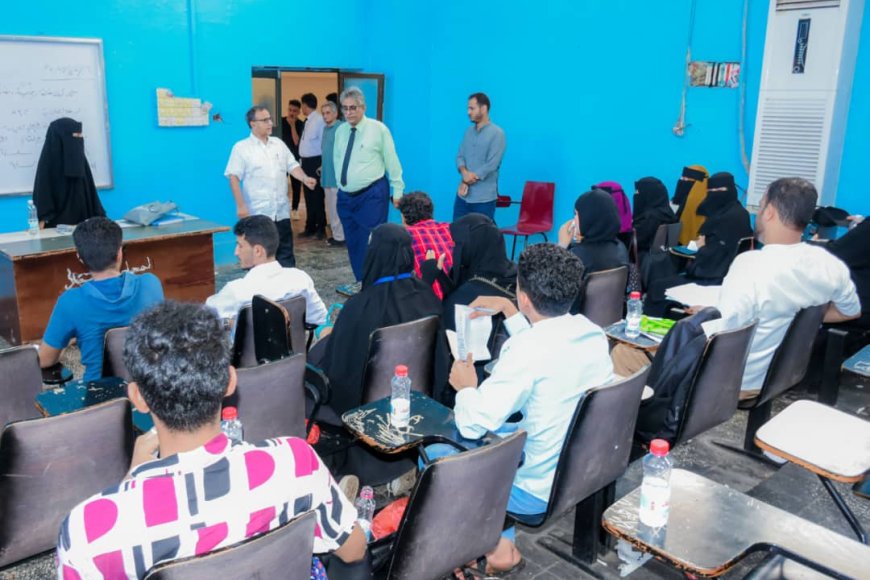 رئيس جامعة عدن يتفقد سير العملية التعليمية في كليتي الآداب والإعلام ومركز المرأة  