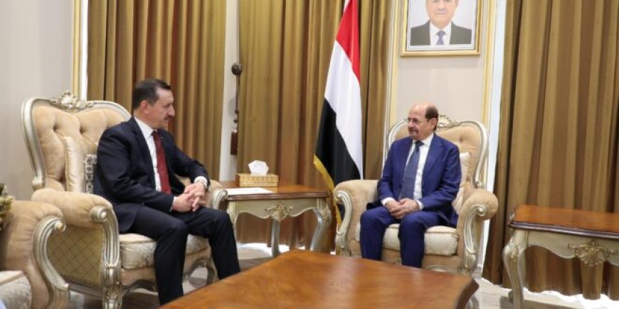 وزير الخارجية يلتقي القائم بأعمال السفارة التركية لدى اليمن