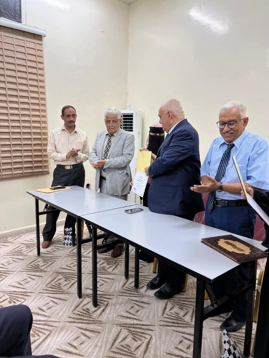 - بمناسبة عيد العمال...وزير الخدمة المدنية والتأمينات يكرم عدد من موظفي الوزارة والمؤسسات والهيئات التابعة للوزارة