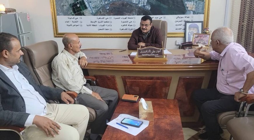 خلال لقائه بمدير عام مكتب السياحة بعدن..مدير المنصورة يناقش سير النشاط السياحي بالمديرية