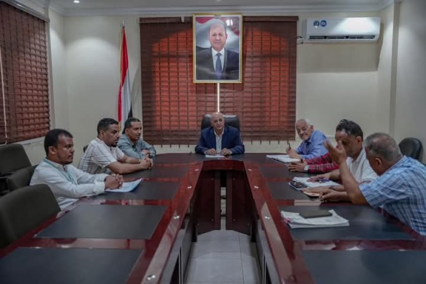 وزير المياه والبيئة يوقع اتفاقية لإعادة تأهيل مصادر مياه في أبين