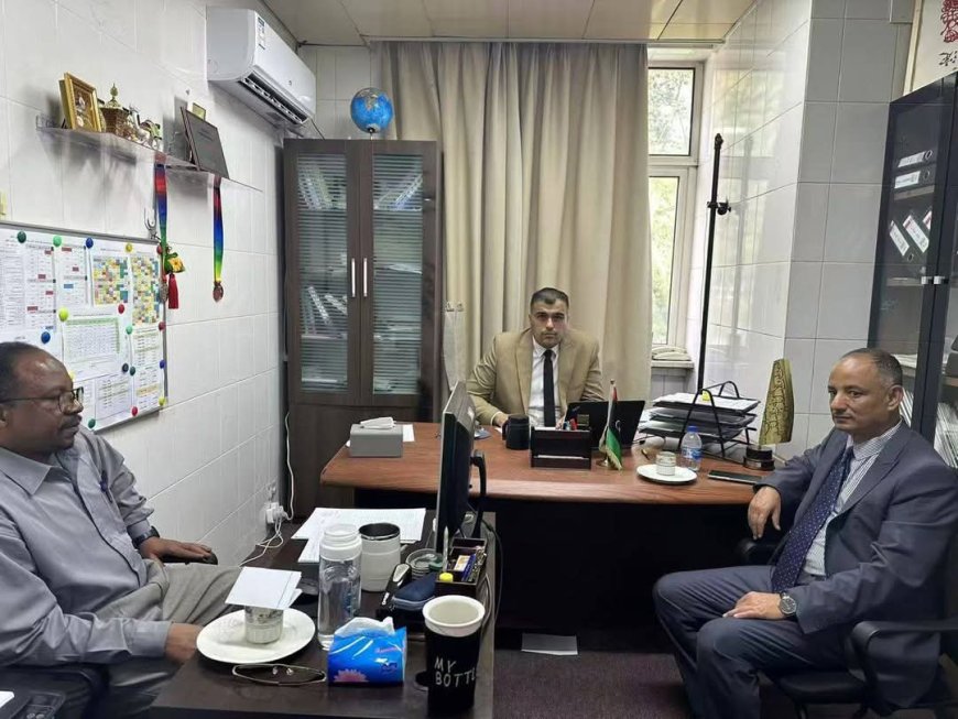 المستشار الأحمدي يلتقي نظيره الليبي في بكين