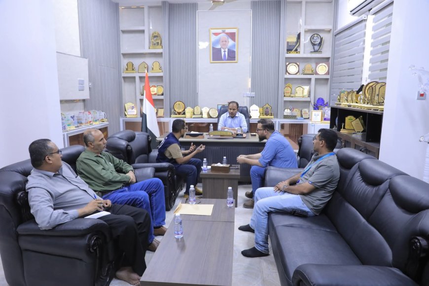 الوكيل العامري يبحث مع مدير برنامج الغذاء العالمي بالمكلا تدخلات البرنامج في القطاع الزراعي بوادي وصحراء حضرموت 