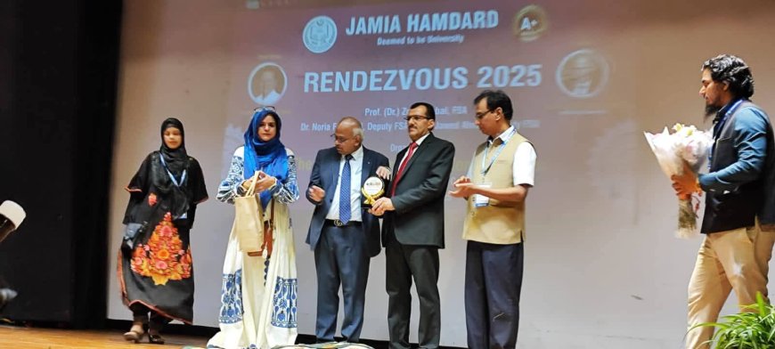 المستشار المخلافي يشارك في الحفل الثقافي الدولي للطلبة الأجانب في جامعة همدرد الهندية.