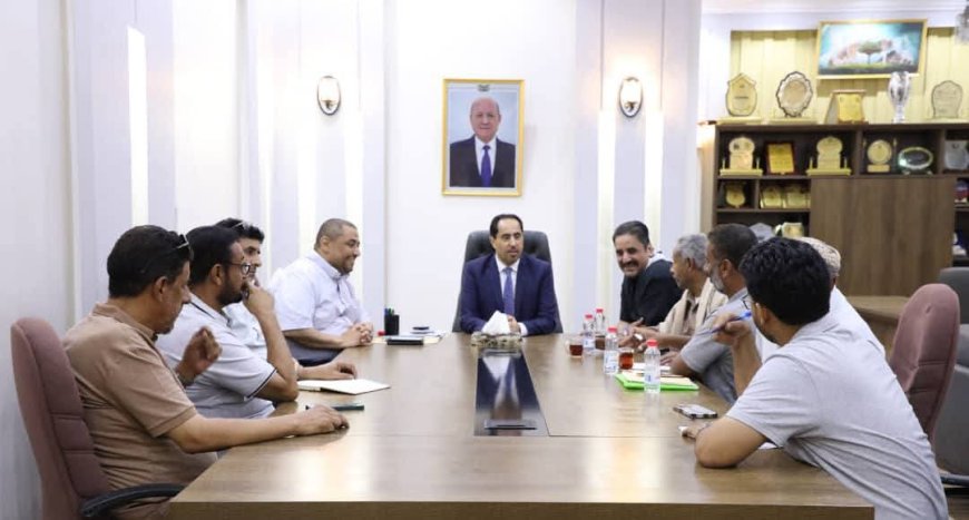 وزير الشباب والرياضة يلتقي إدارة نادي شباب أكتوبر بمحافظة شبوة
