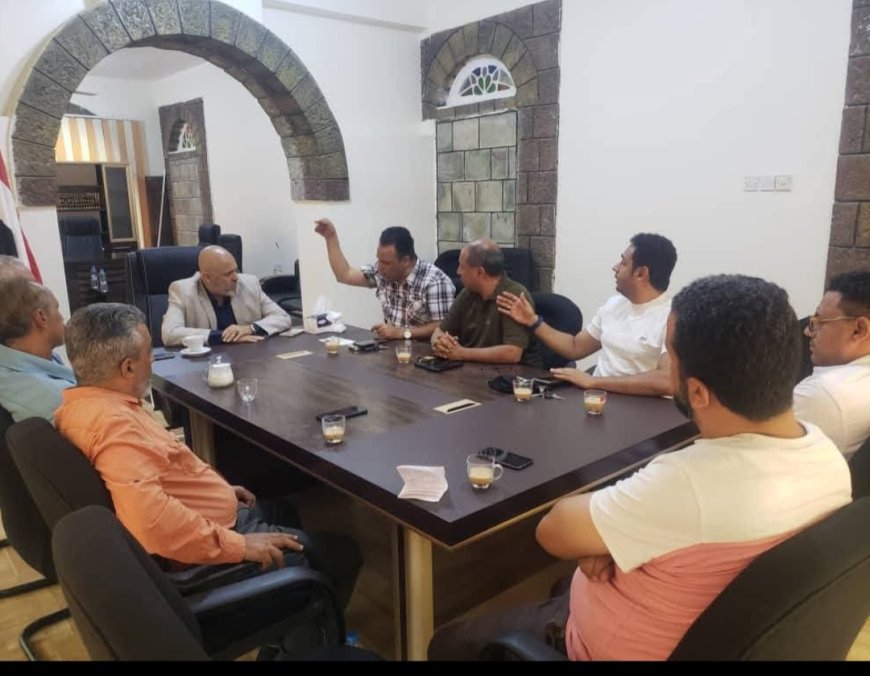 محافظ تعز يناقش سبل تعزيز الإنتاج الفني لدعم معركة الوعي الوطني