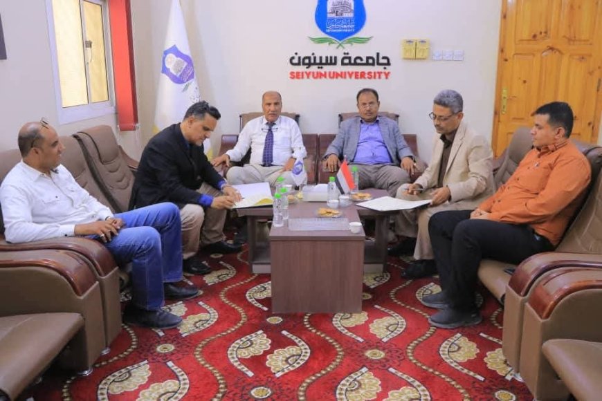 الوكيل العامري يرعى اتفاقية تعاون بين جامعة سيئون وصندوق النظافة والتحسين لتحسين البيئة الجامعية