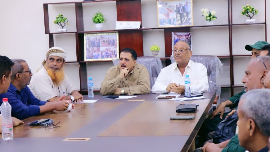 العميد جبر يترأس اجتماعًا أمنيًا موسعًا لمدراء أقسام البحث الجنائي لضمان أمن عيد الأضحى في العاصمة عدن.