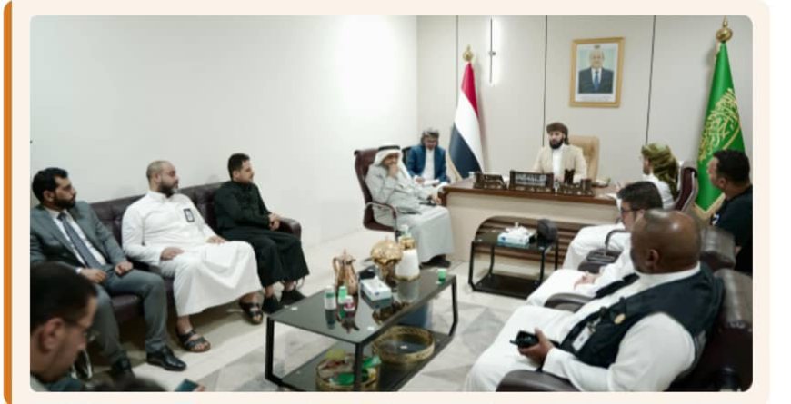الرباش يعقد اجتماعًا لمناقشة تصعيد الحجاج اليمنيين وتنظيم النقل بين المشاعر المقدسة