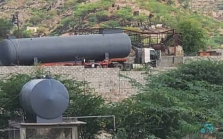 النجدة وشرطة الضباب بتعز يقتحمان محطة "ساسكو" واختطاف موظفين ونهب ممتلكات