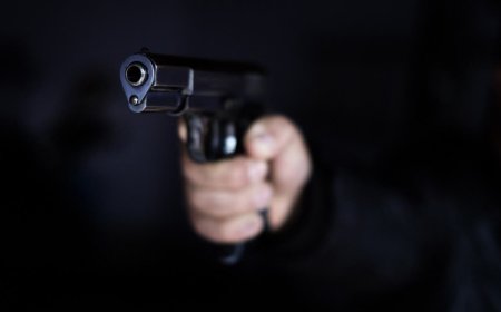 رجل  اسعف خمسة للمستشفى و هو مصاب برصاصة في قلبه .. حادثة في بلد عربي