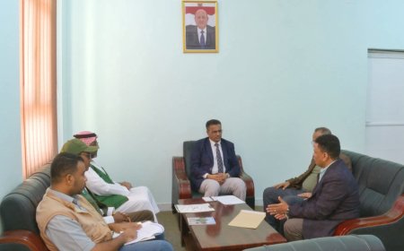 محلي حضرموت يطلع على التجهيزات لتدشين مشروع 300 ألف سلة غذائية لمستقبل آمن في اليمن